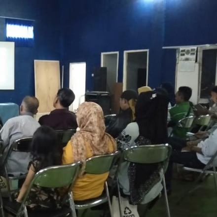 Kegiatan Sosialisasi Cara Pengolahan Bank Sampah dari Universitas Unpas Bandung 