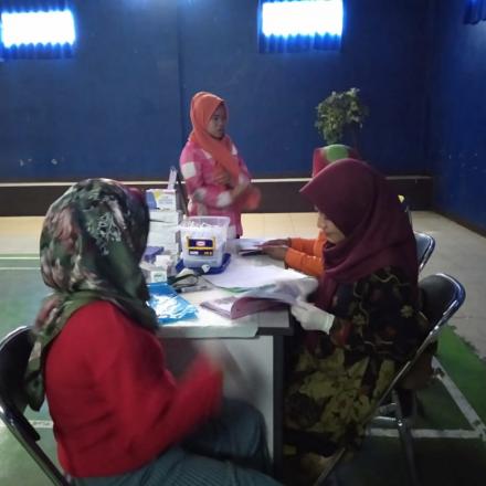 Kelas Ibu Hamil dan Pemeriksaan Laboratorium (HBsAG, HIV, Golongan Darah dan Hemoglobin )