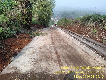RABAT BETON JALAN DESA RW. 13 DARI DANA DESA TAHAP III T.A 2019